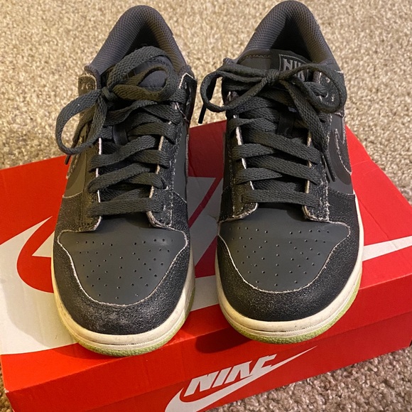 Nike Dunks - Picture 2 of 5
